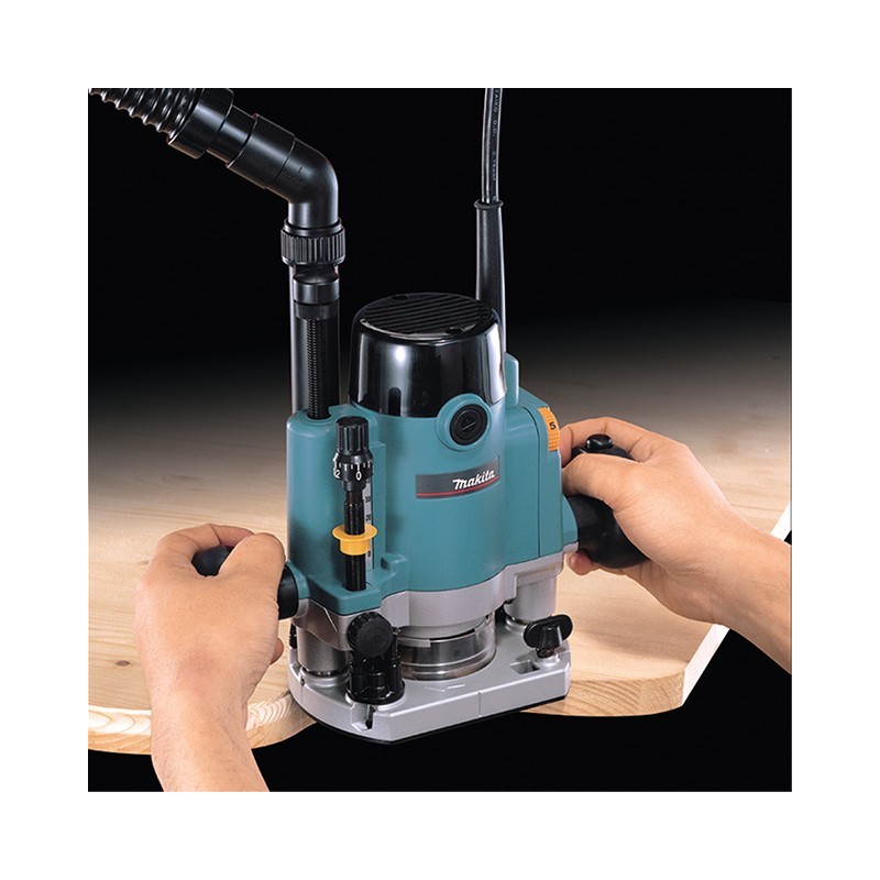 Défonceuse - MAKITA RP1111CJ - 1100 W - Ø 8 mm Défonceuse - MAKITA RP1111CJ - 1100 W - Ø 8 mm