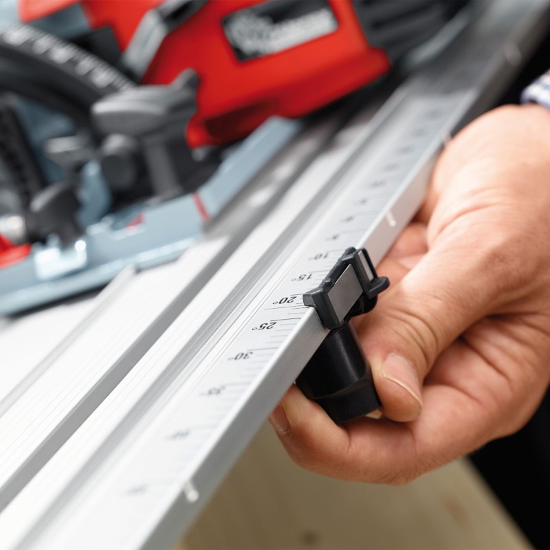 La graduation bien lisible permet d’obtenir des angles d’une très grande précision.